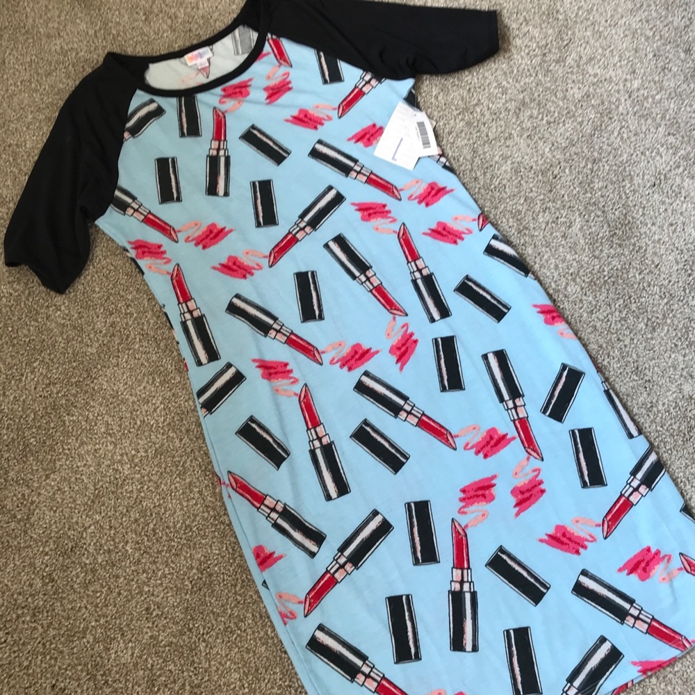LuLaRoe Julia in LIPSTICK print 💕
